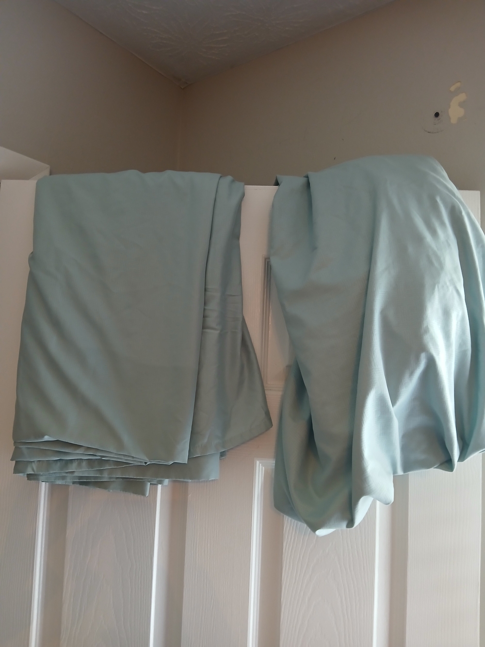Título: Queen 2-Piece Sheet Set – Flat & FittLight Seafoam Green Solid Sheet Set